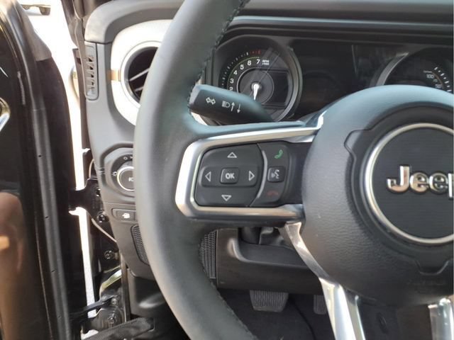 Used 2025 Jeep Wrangler Unlimited Sahara AWD/4WD image 23