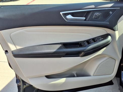 Used 2019 Ford Edge Titanium FWD image 13