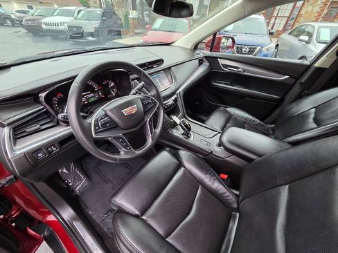 Used 2017 Cadillac XT5 Luxury w/ Driver Awareness Package FWD image 12