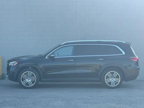 Used 2024 Mercedes-Benz GLS 450 4MATIC image 2