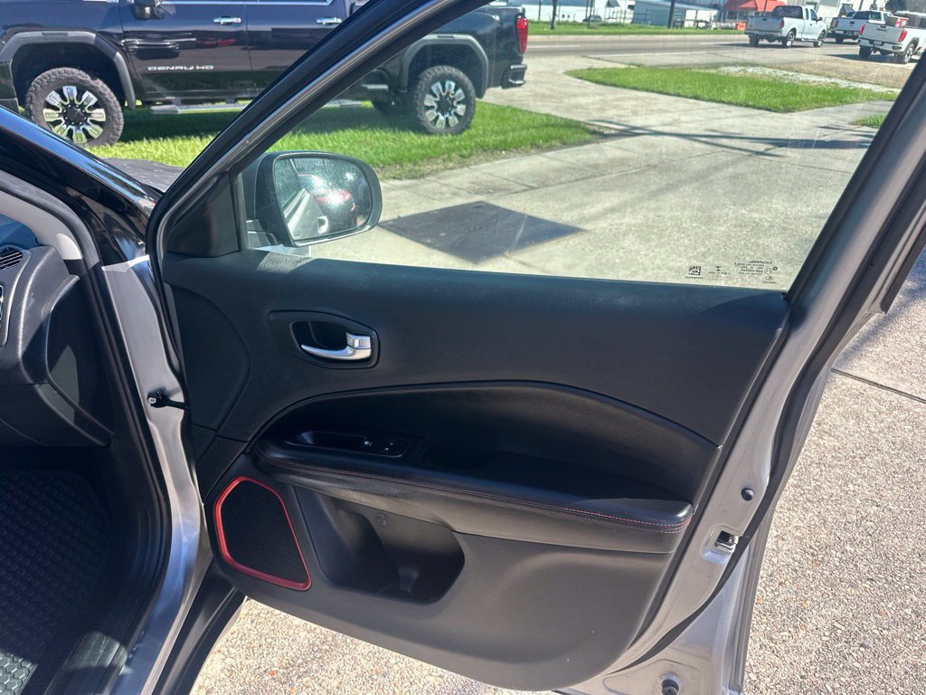 Used 2019 Jeep Compass Trailhawk AWD/4WD image 11