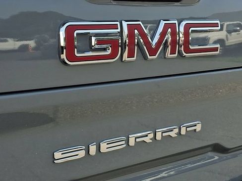 Used 2024 GMC Sierra 2500 AT4 w/ AT4 Preferred Package AWD/4WD image 32