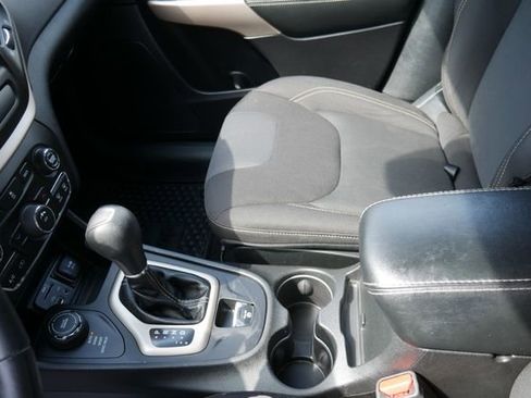 Used 2017 Jeep Cherokee Latitude w/ Safety/Convenience Group image 22