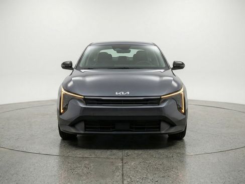 Used 2025 Kia K4 LXS image 2