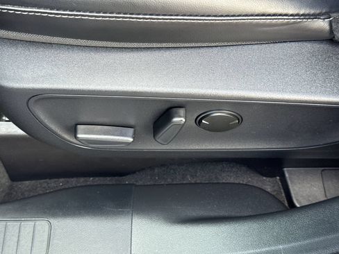 Certified 2025 Ford Escape Platinum FWD image 21