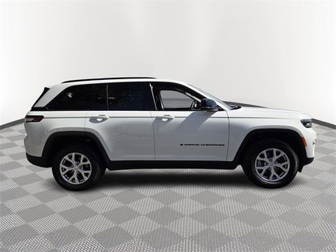 Used 2023 Jeep Grand Cherokee Limited w/ Black Appearance Package image 7