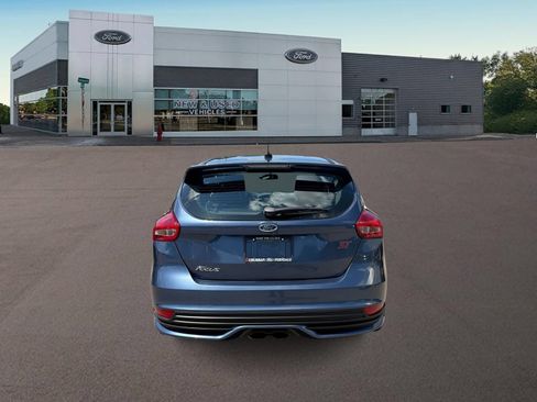 Used 2018 Ford Focus ST w/ Equipment Group 401A FWD image 9