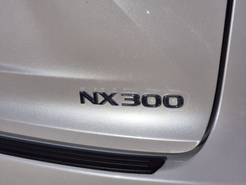 Used 2018 Lexus NX 300 FWD image 10
