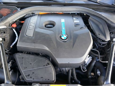 Used 2019 BMW 740e xDrive w/ Executive Package image 19