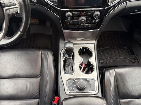 Used 2020 Jeep Grand Cherokee Limited AWD/4WD image 17