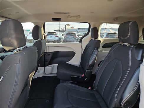 Used 2023 Chrysler Voyager LX image 16