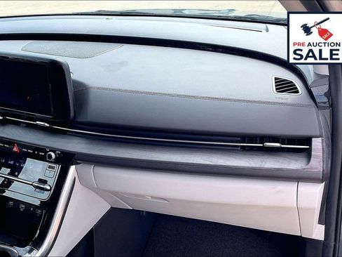 Used 2024 Kia Carnival EX FWD image 15