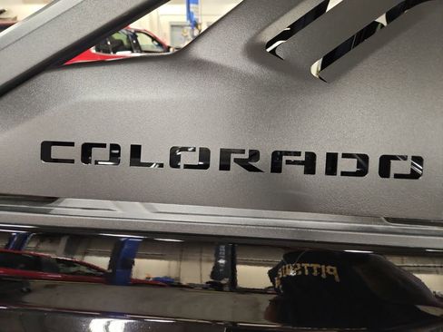 Certified 2025 Chevrolet Colorado Trail Boss w/ Midnight Edition AWD/4WD image 39