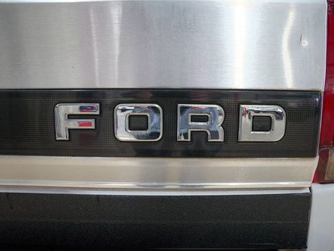 Used 1993 Ford F150 XLT image 24