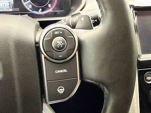 Used 2018 Land Rover Discovery HSE Luxury AWD/4WD image 12