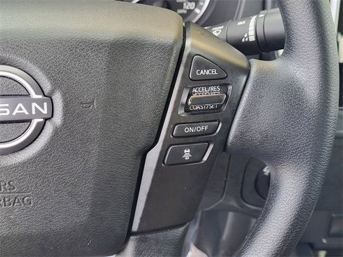 Used 2025 Nissan Frontier SV image 13