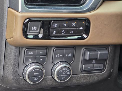 Certified 2025 GMC Yukon Denali Ultimate image 36