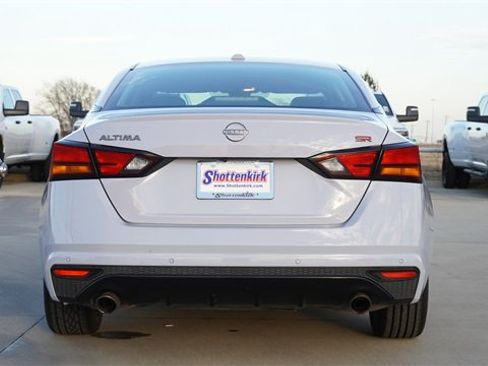 Used 2024 Nissan Altima 2.5 SR image 8