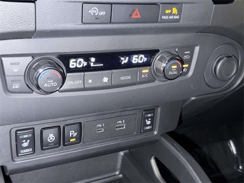 Used 2024 Nissan Frontier SV w/ SV Convenience Package image 24