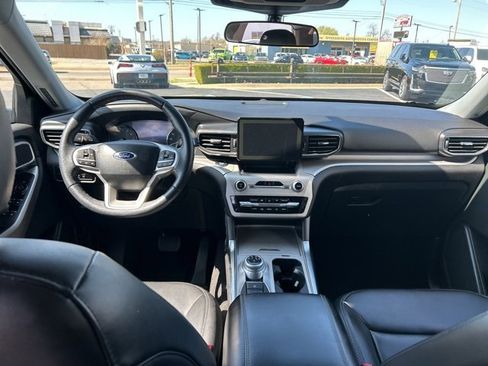 Used 2023 Ford Explorer XLT w/ Equipment Group 202A image 10