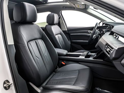 Used 2023 Audi e-tron Premium w/ Convenience Plus Package image 7