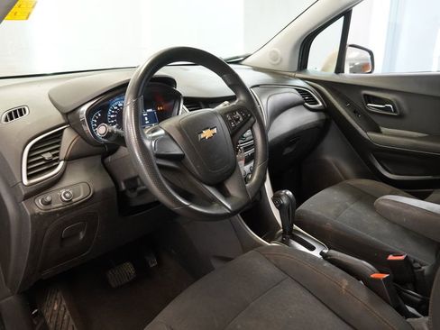 Used 2018 Chevrolet Trax LS w/ LPO, Protection Package FWD image 6