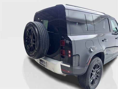 Used 2025 Land Rover Defender 110 S image 11