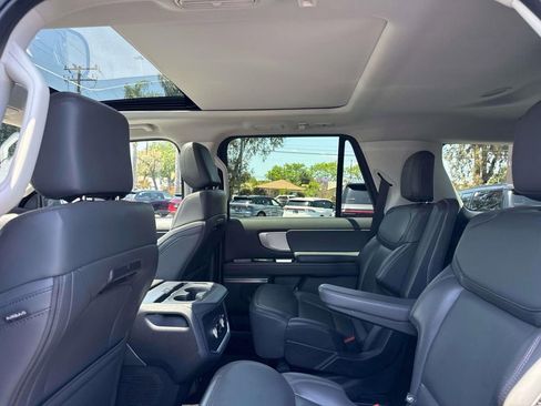Used 2025 Ford Expedition Active RWD image 12