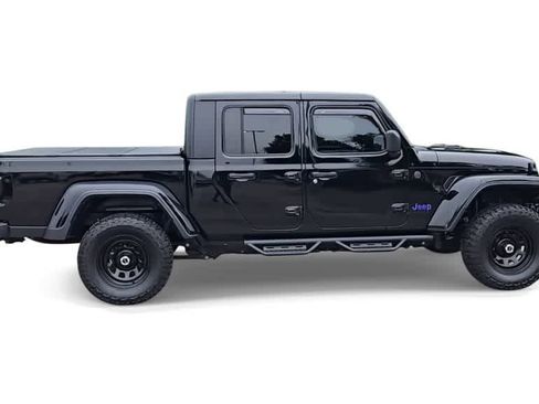 Used 2024 Jeep Gladiator Sport AWD/4WD image 9