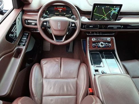 Used 2022 Lincoln Aviator Black Label w/ Class IV Trailer Tow Package image 11