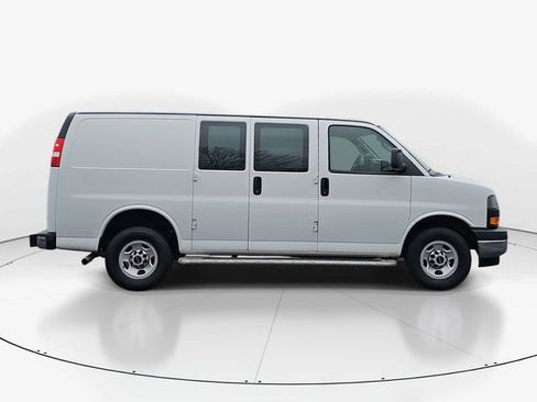 Used 2024 GMC Savana 2500 w/ Driver Convenience Package image 4
