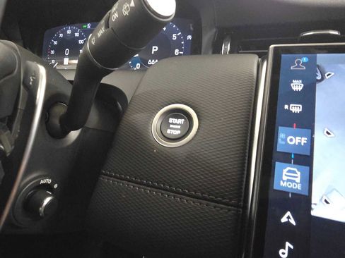 Certified 2025 Land Rover Discovery Sport Dynamic SE image 28