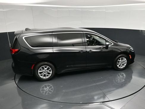 Certified 2023 Chrysler Pacifica Touring-L FWD image 49