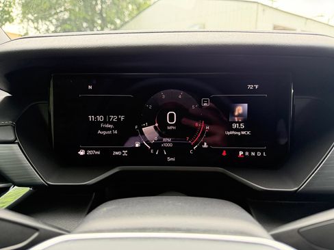 New 2027 GMC Acadia Elevation w/ Elevation Premium Package AWD/4WD image 32