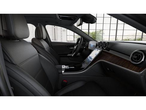 Used 2025 Mercedes-Benz C 300 Sedan image 4