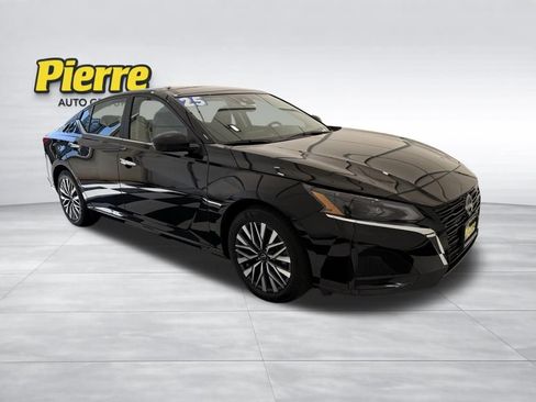 Used 2025 Nissan Altima 2.5 SV FWD image 6