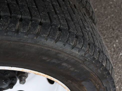 Used 2020 Isuzu NPR image 41