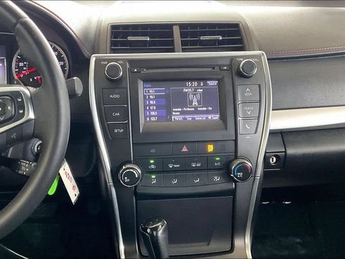 Used 2016 Toyota Camry SE FWD image 9