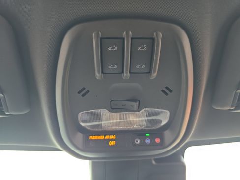Used 2024 Chevrolet Trax RS w/ Sunroof Package FWD image 24