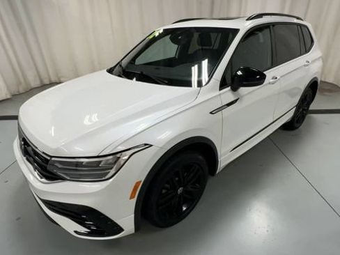 Used 2022 Volkswagen Tiguan SE R-Line AWD/4WD image 4