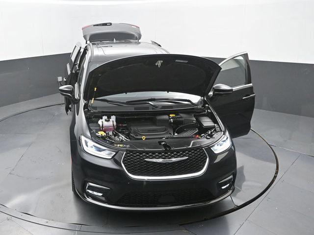 Used 2026 Chrysler Pacifica Limited FWD image 36