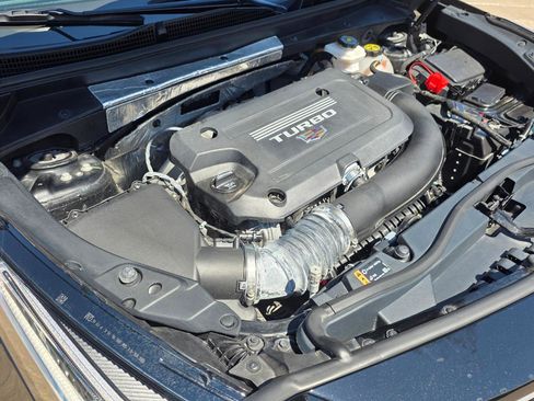 Used 2023 Cadillac XT4 Sport w/ LPO, Onyx Lite Package AWD/4WD image 33