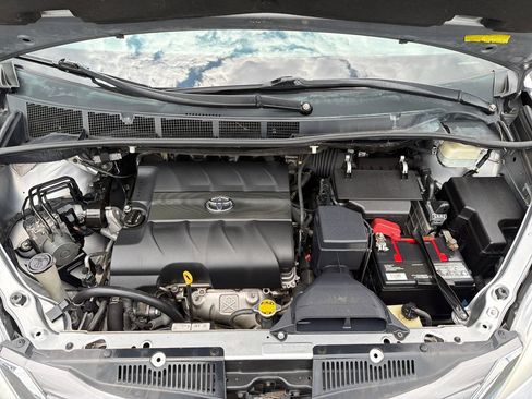 Used 2015 Toyota Sienna XLE FWD image 21