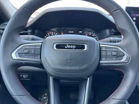 Used 2025 Jeep Compass Trailhawk image 27
