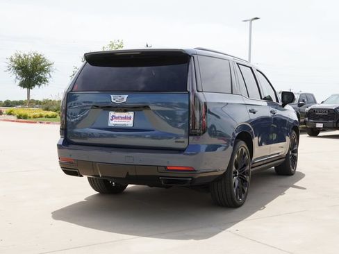 Used 2025 Cadillac Escalade Sport Platinum w/ LPO, ONYX Package AWD/4WD image 9