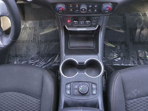 Used 2020 GMC Terrain SLE w/ Driver Convenience Package image 19