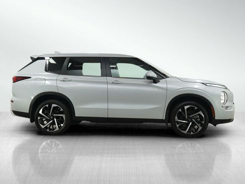 Used 2023 Mitsubishi Outlander SE AWD/4WD image 6