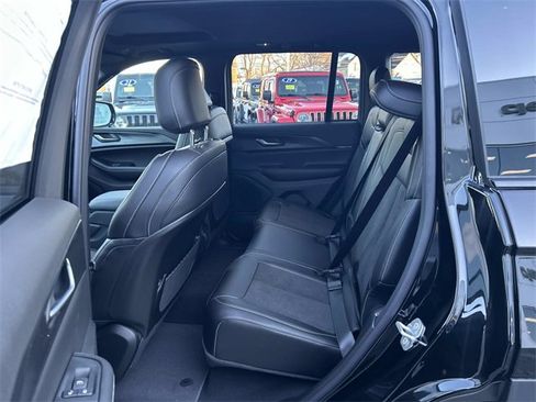 New 2025 Jeep Grand Cherokee Altitude image 5