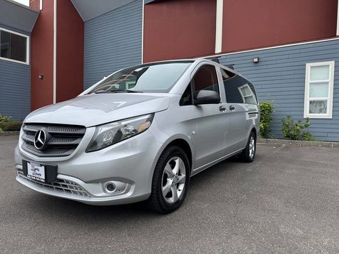 Used 2016 Mercedes-Benz Metris Passenger image 4