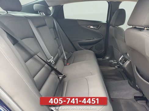 Used 2018 Chevrolet Malibu LT FWD image 16